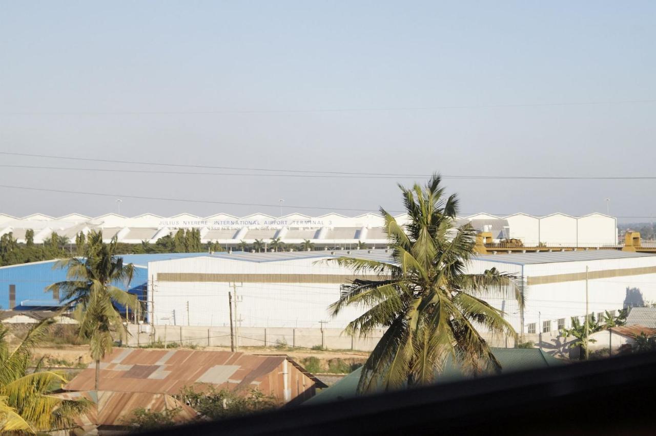 Hotreef Airport Hotel Dar es Salaam Esterno foto